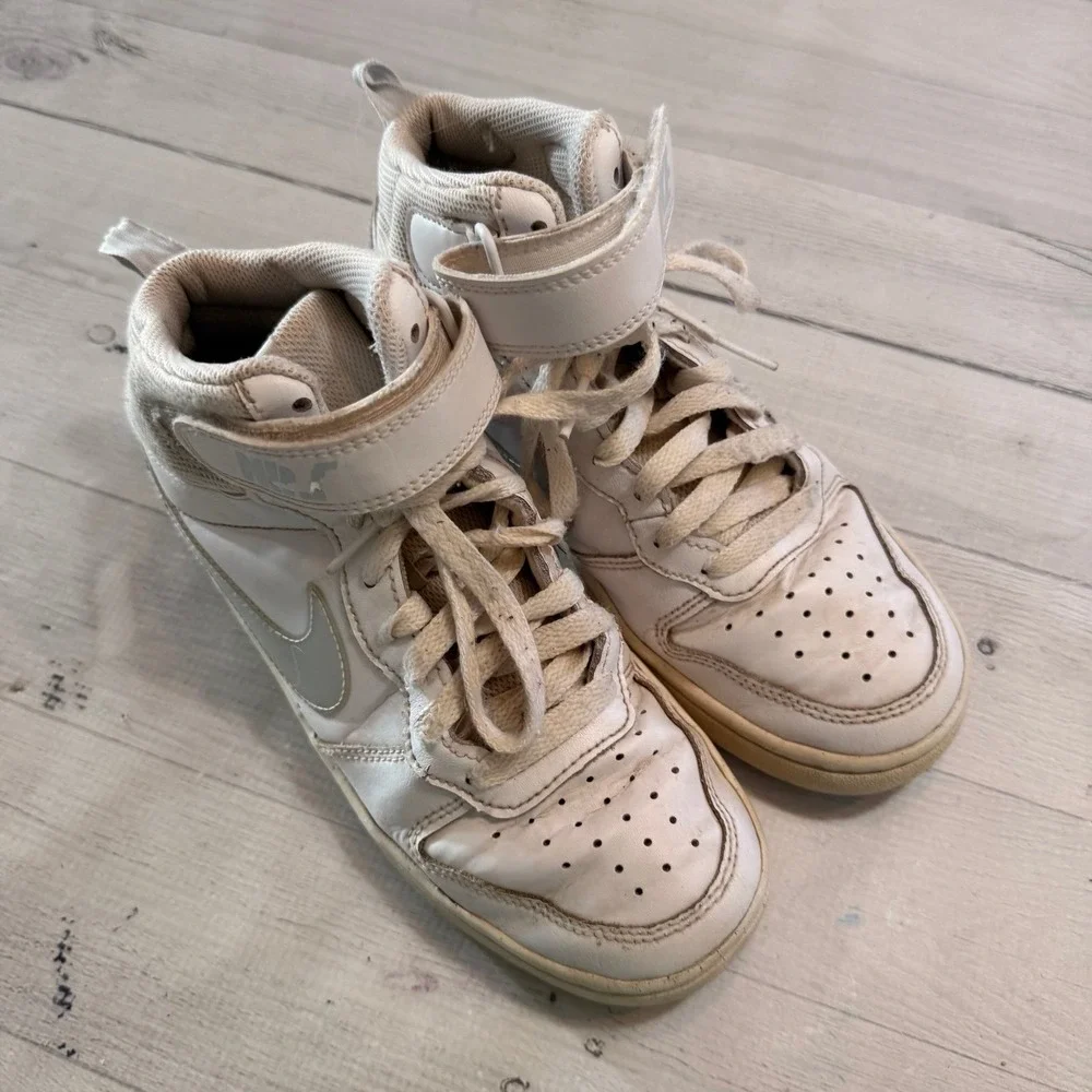 Nike Court Borough Mid 2 Sneakers White Gray big‎ kids youth size 4.5